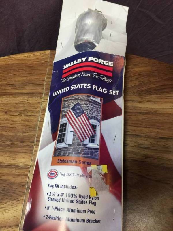 lot 146 image: US Flag Set