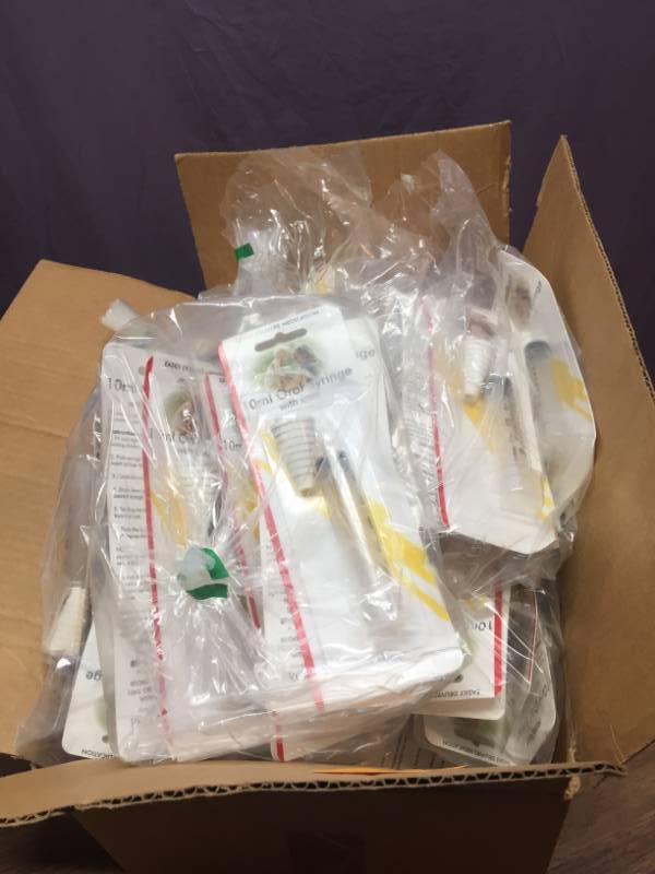 lot 154 image: Case of Oral Syringes