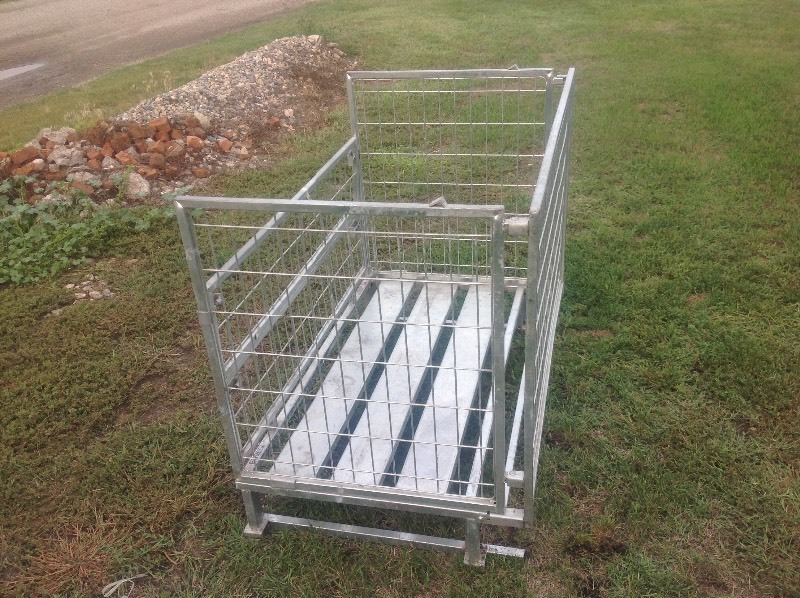 lot 167 image: Collapsible Metal Pallet Box