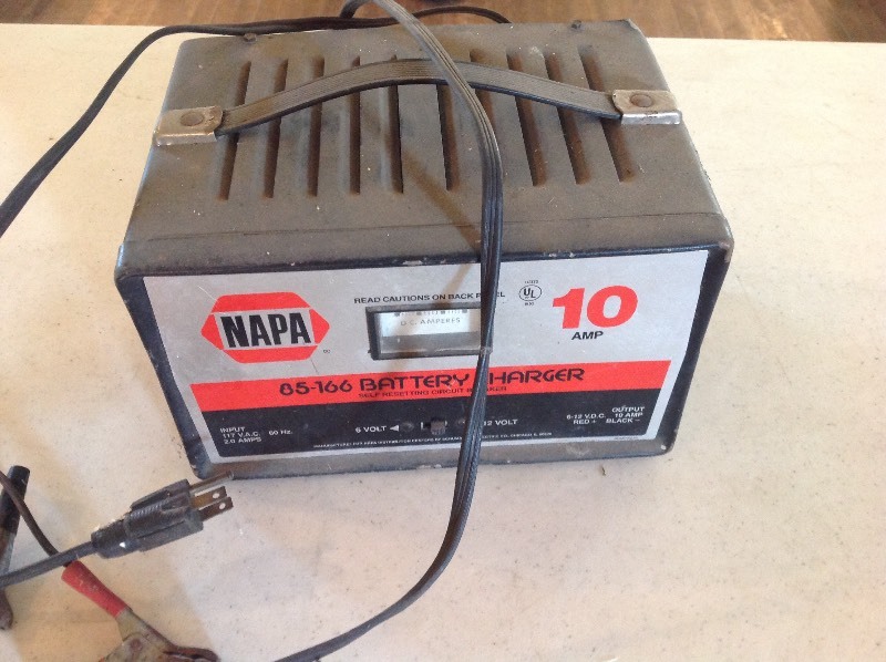 lot 176 image: Battery Charger