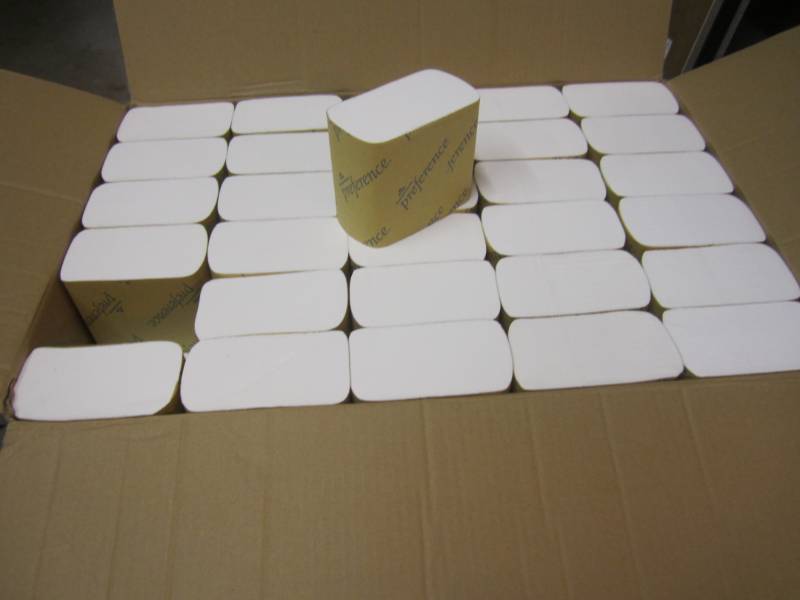 Case of 2-Ply White Interfolded Bat...