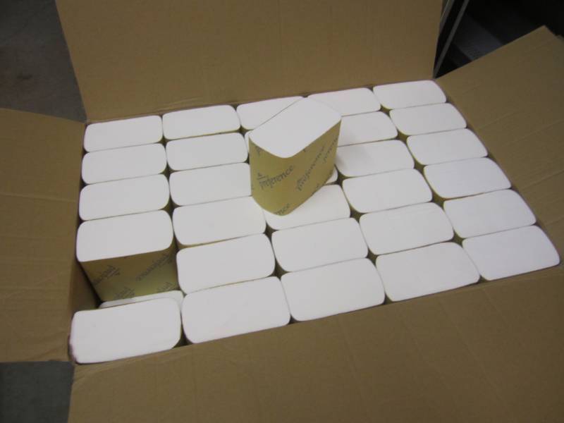 Case of 2-Ply White Interfolded Bat...
