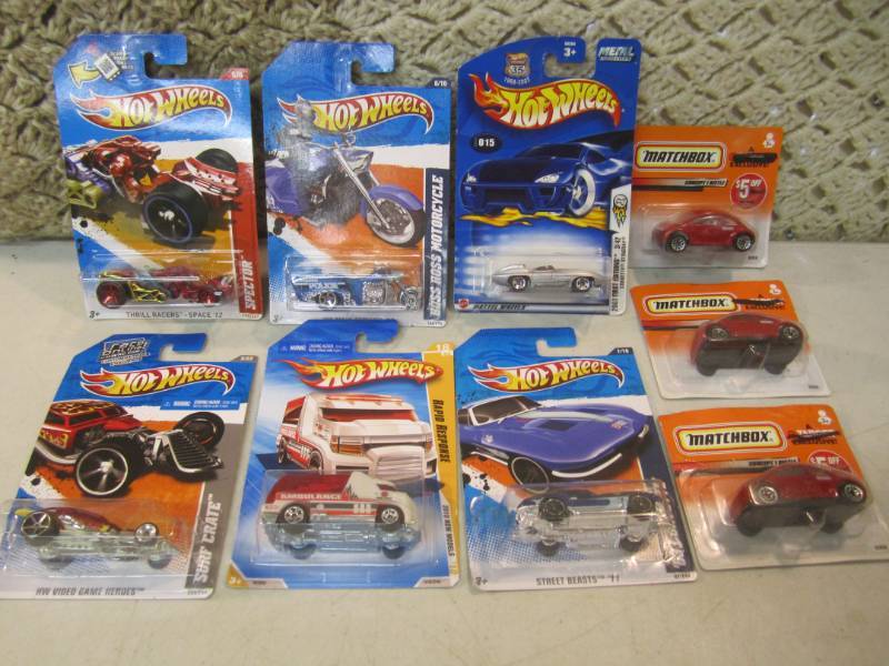 9 Hot Wheels and Matchbox Cars  E-2...