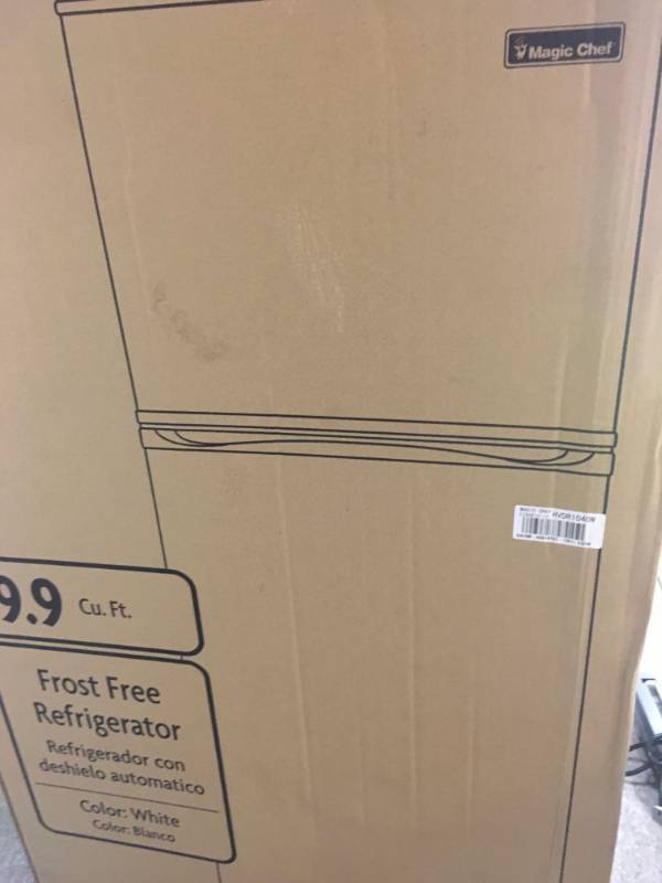 Magic Chef 9.9 cu. ft. Top Freezer Refrigerator White new