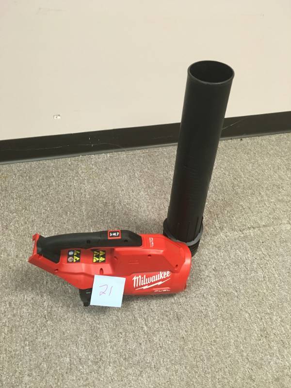 Milwaukee M18 FUEL 18-VOLT Blower used tool only open box  in good condition