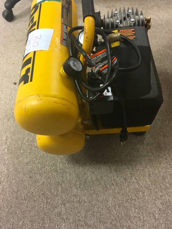 DeWALT D55153 Heavy-Duty 1.1 Max HP 4 Gallon Electric Hand Carry Compressor used in working condition