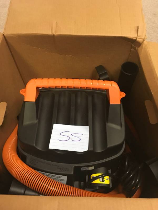 Ridgid 14 Gal. 6.0-Peak HP Wet Dry Vac with Auto Detail Kit  in good working condition
