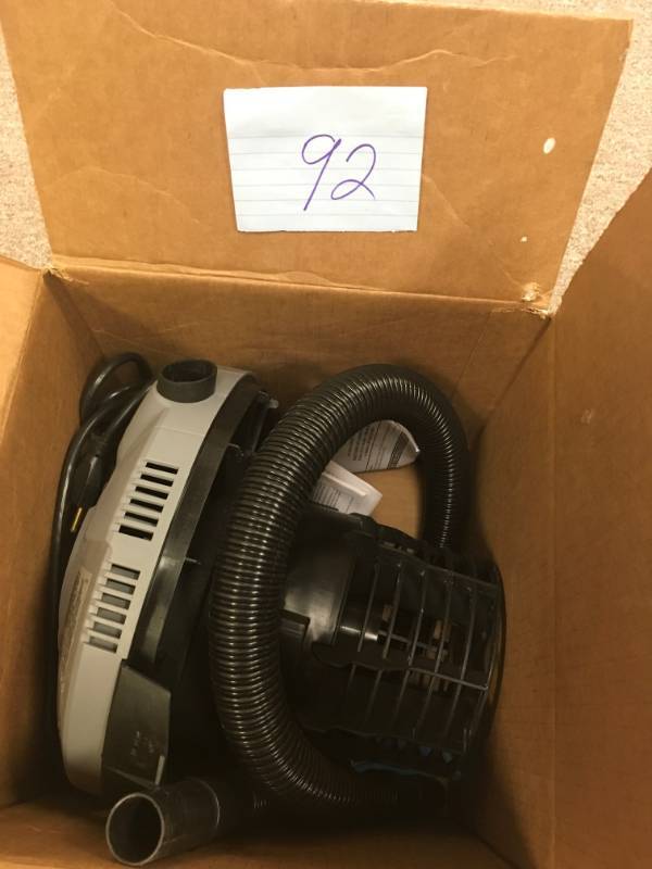 Bucket Head 5 gal. 1.75 - Peak HP Wet Dry Vac in good working condition
