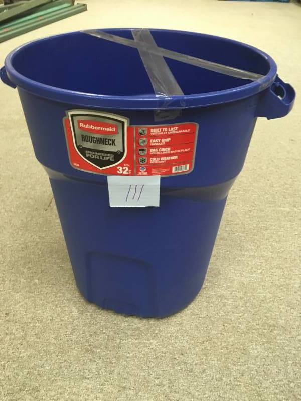 Rubbermaid Roughneck 32 Gal. Outdoor Recycling Bin  not used