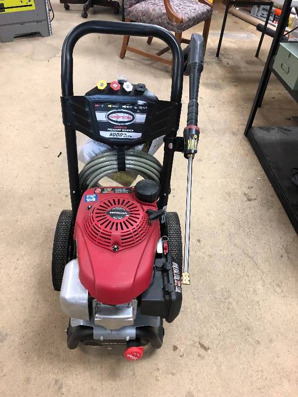 Simpson MS60805-S 3000 PSI 2.4 GPM Gas Pressure Washer Powered by HONDA in working conditions