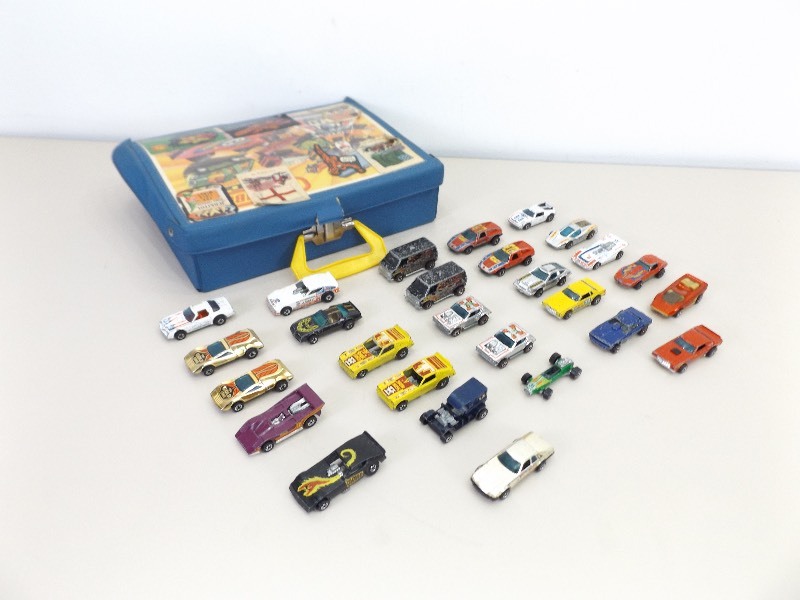 lot 21 image: Early 1960s and 70s Hot Wheels Redlines and Blackwalls in Case