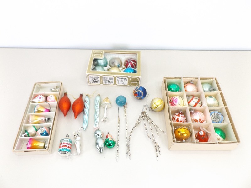 lot 23 image: Lot of Vintage Figural etc. Christmas Ornaments