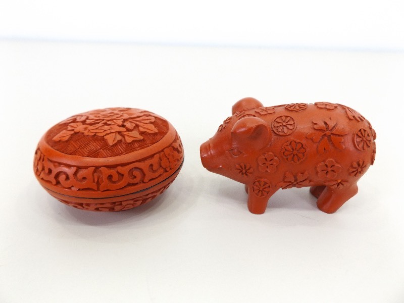 lot 24 image: Vintage Asian Cinnabar Trinket Dish and Pig figure