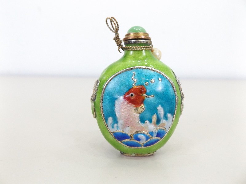 lot 25 image: Antique Asian Enamel Cloisonne Koi Fish Snuff Bottle 
