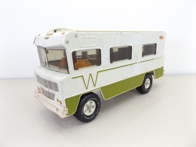 lot 42 image: Vintage Tonka Indian Winnebago