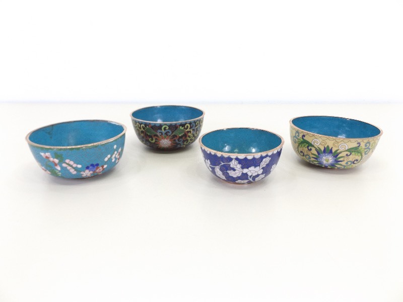 lot 43 image: 4 Vintage Chinese Cloisonne Bowls