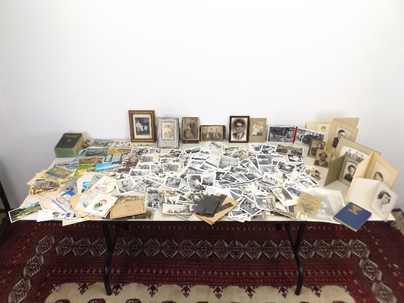 lot 50 image: Large Lot of Vintage Photos, Postcards, etc.
