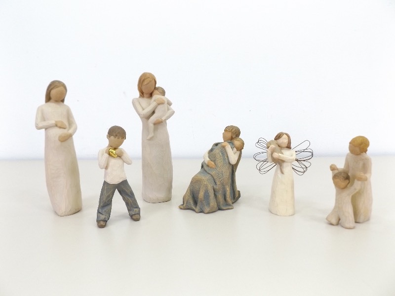 lot 61 image: Lot of Willow Tree Figurines