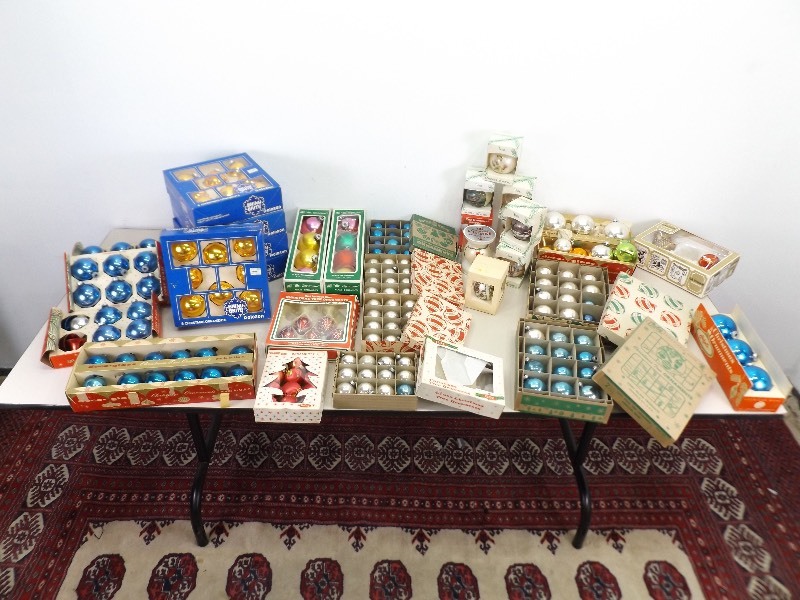lot 71 image: Large Lot of Vintage Christmas Ball Ornaments