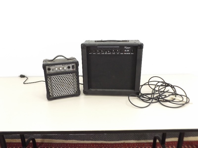 lot 91 image: Washburn Bad Dog BD8K and Hollinger G-20 Amps
