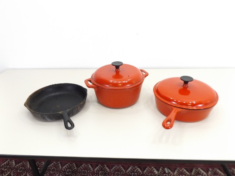 lot 97 image: 2 Red Porcelaine Coated Cast Iron Pot, Pan, and 1 Cast Skillet