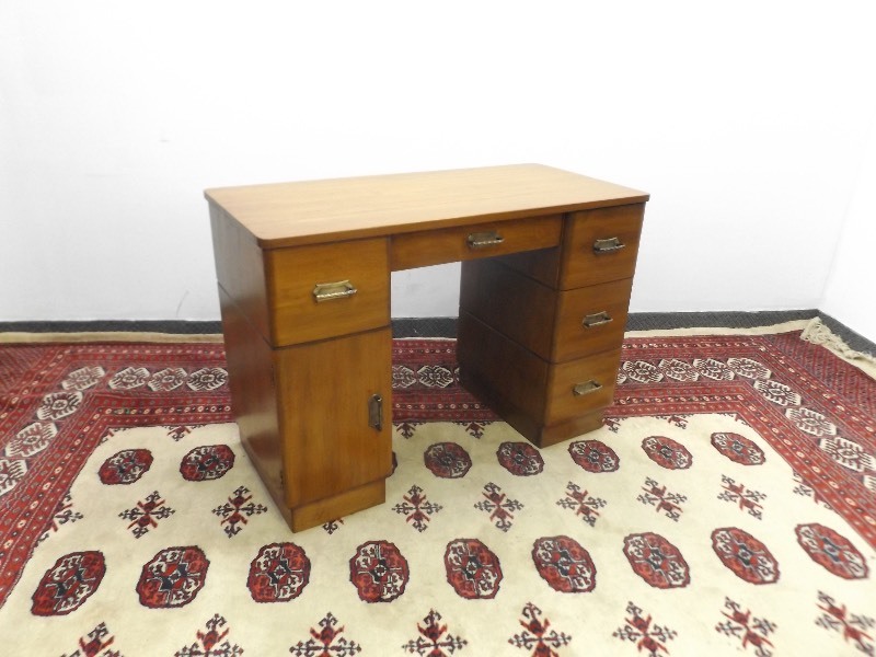 lot 16 image: MINT Mid Century Modern Teak Desk
