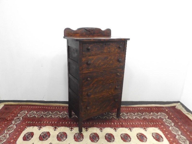 lot 17 image: Antique Quarter Sawn Chest of Drawers