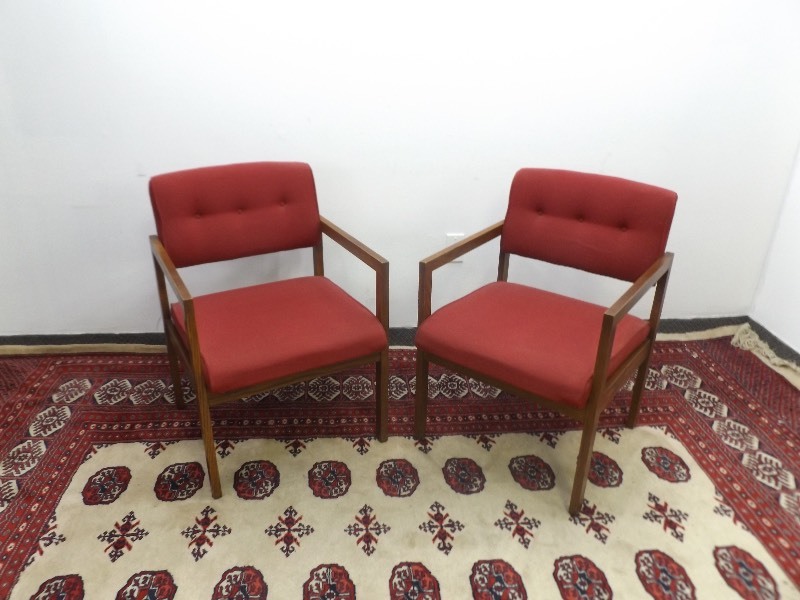 lot 19 image: 2 Mid Century Kimball Chairs 
