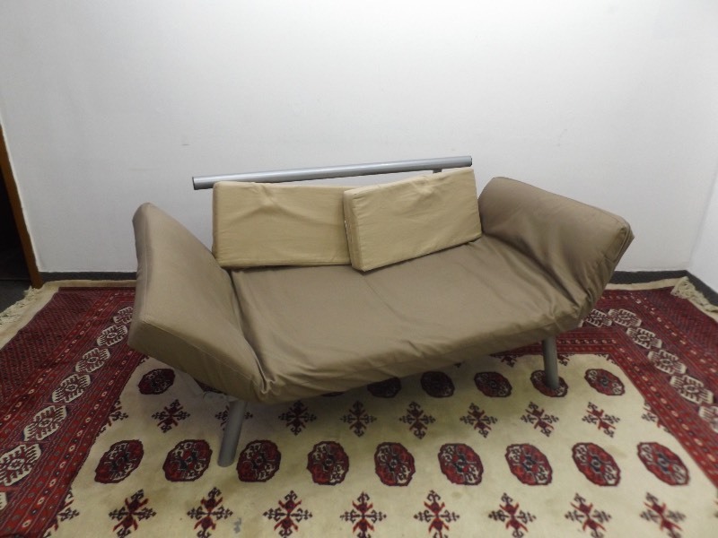 lot 35 image: Newer Click Clack Day Bed