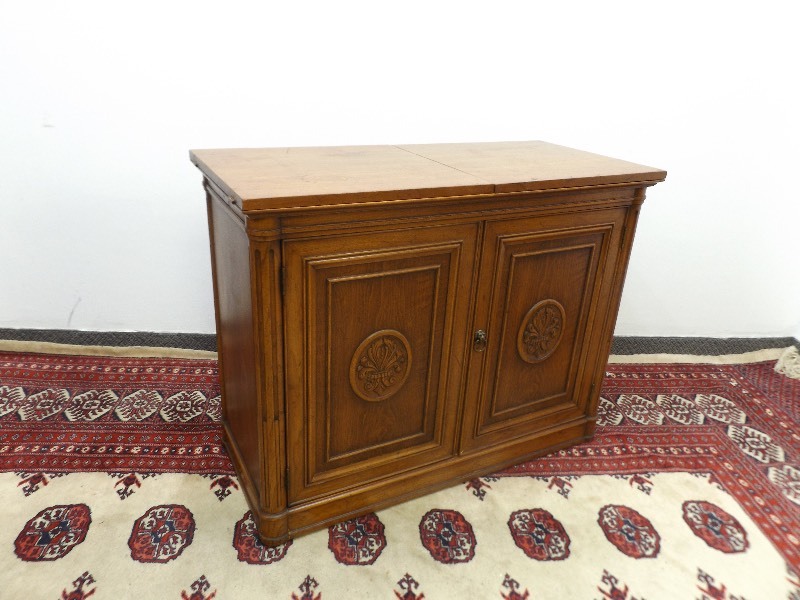 lot 52 image: Wood BuffetBar