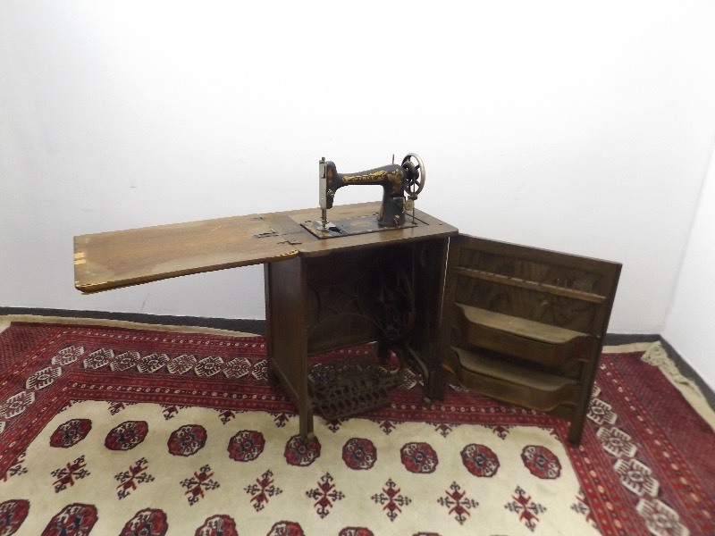 lot 55 image: Antique FREE Treadle Sewing Machine