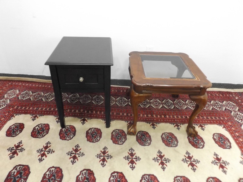 lot 59 image: 2 End Tables