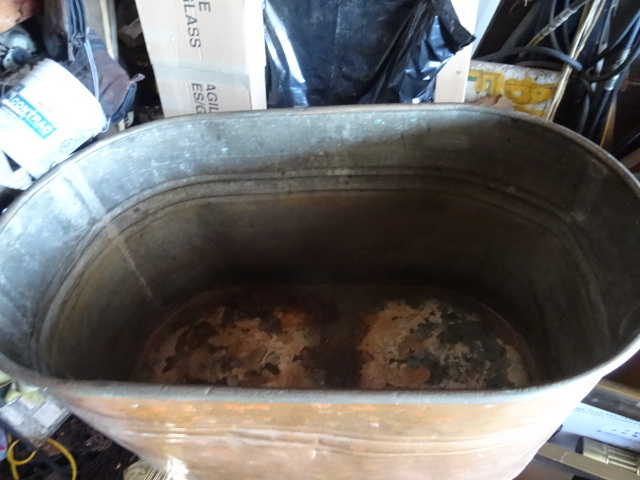 lot 8 image: Vintage copper boiler...