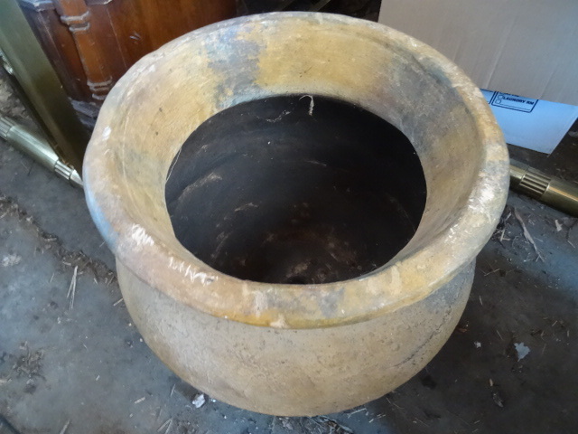 lot 11 image: 19 x 17 pottery art urn...