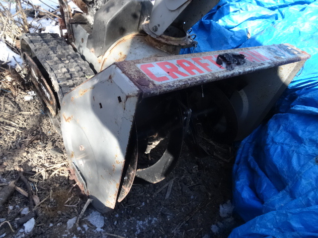 lot 25 image: Craftsman 8 hp 25 track snow blowe...