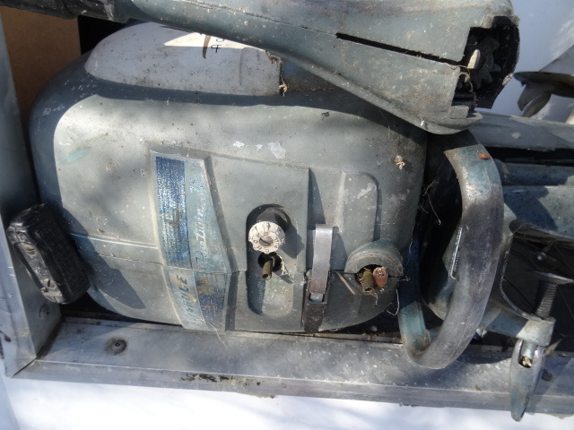 lot 26 image: Evinrude fleetwin 7.5 hp motor with...