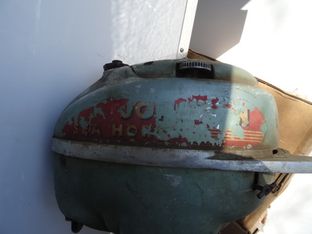 lot 28 image: Johnson seahorse outboard motor. En...