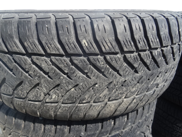 lot 43 image: Goodyear P225 60R18 tires. 12 trea...