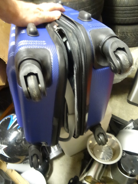 lot 45 image: Hard sided suit case on wheels...