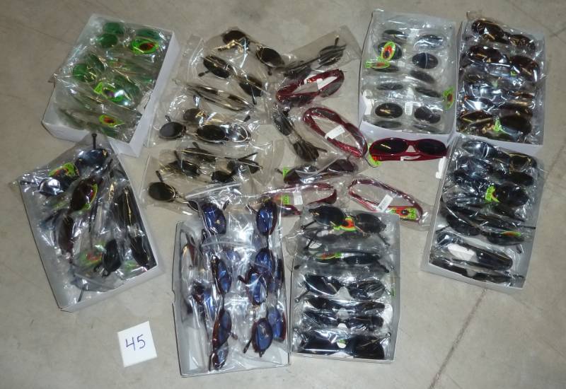 lot 45 image: lot of 100 sunglasses