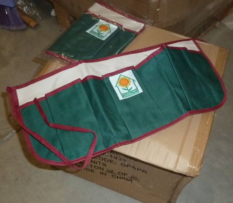 lot 48 image: box of 60 garden tool aprons