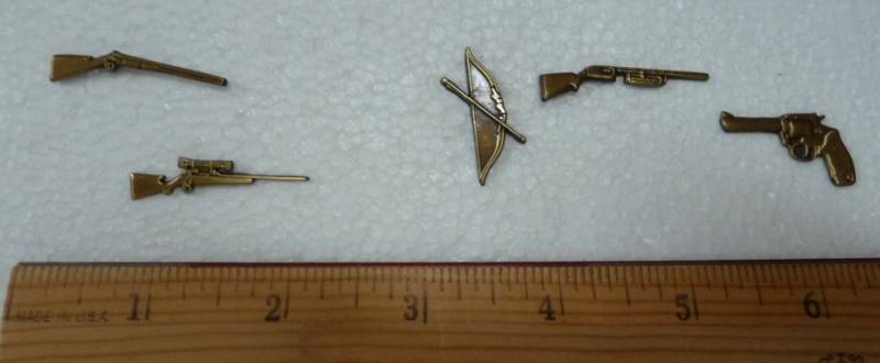 lot 49 image: 100 hat pins, 5 different ones, rifle, shotgun, handgun, bow, individually wrapped