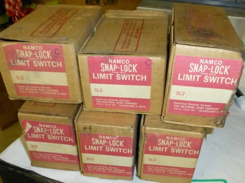 lot 51 image: New old stock - Namco Snap-lock Limit Switch SL2 - Qty of 13