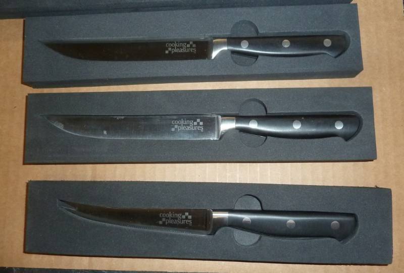 lot 57 image: Chef knife, 2 Santoku knife, 2 paring and 1 tomato knife - all new