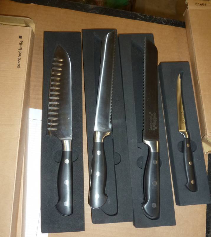 lot 58 image: Santoku knife, 2 Serrated and 1 tomato knife - all new
