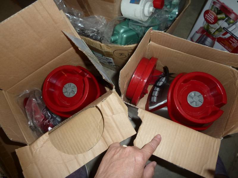 lot 73 image: 2 open hamilton beach blenders, tested and working fine, both are new