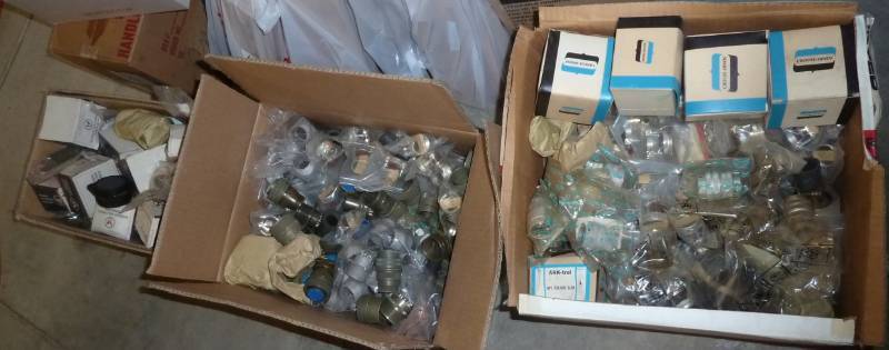 lot 75 image: 3 boxes of new old stock amphenol connectors
