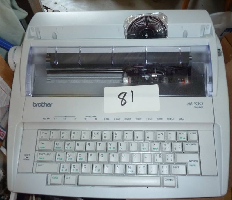 lot 81 image: like new electric typewriter