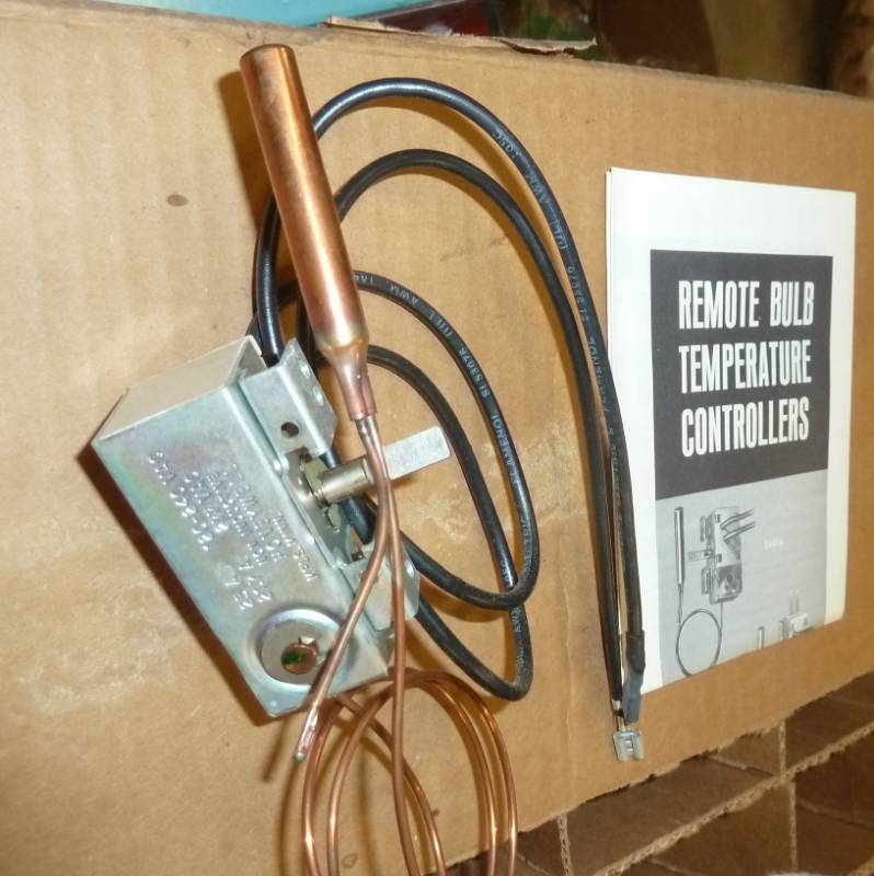 lot 82 image: box of 34 new old stock honeywell temperature bulbs for baseboard heating