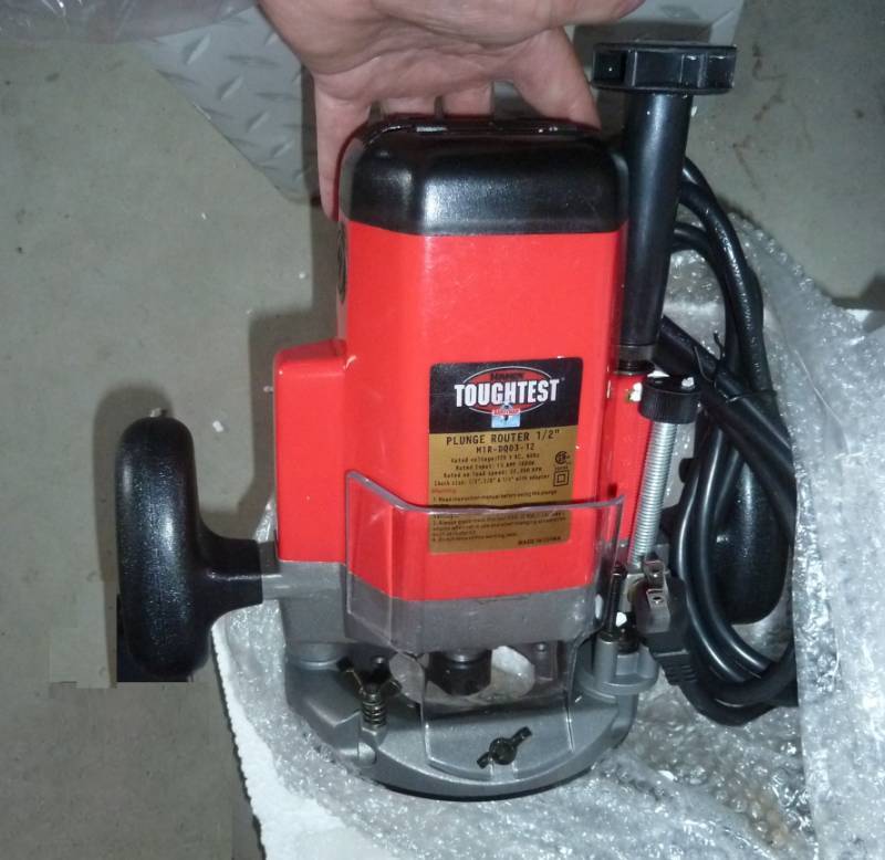 lot 83 image: 12 HP plunge router, Return to sender items from catalog, appear unused